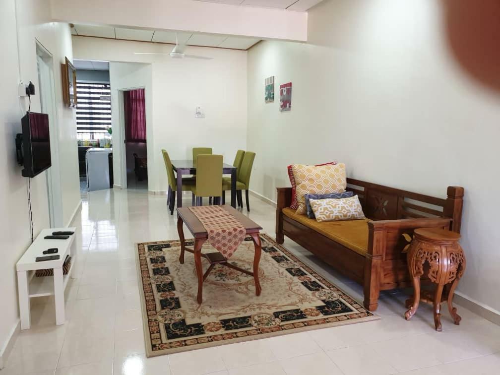 Auni & Auji Homestay Kemaman Chukai Dış mekan fotoğraf